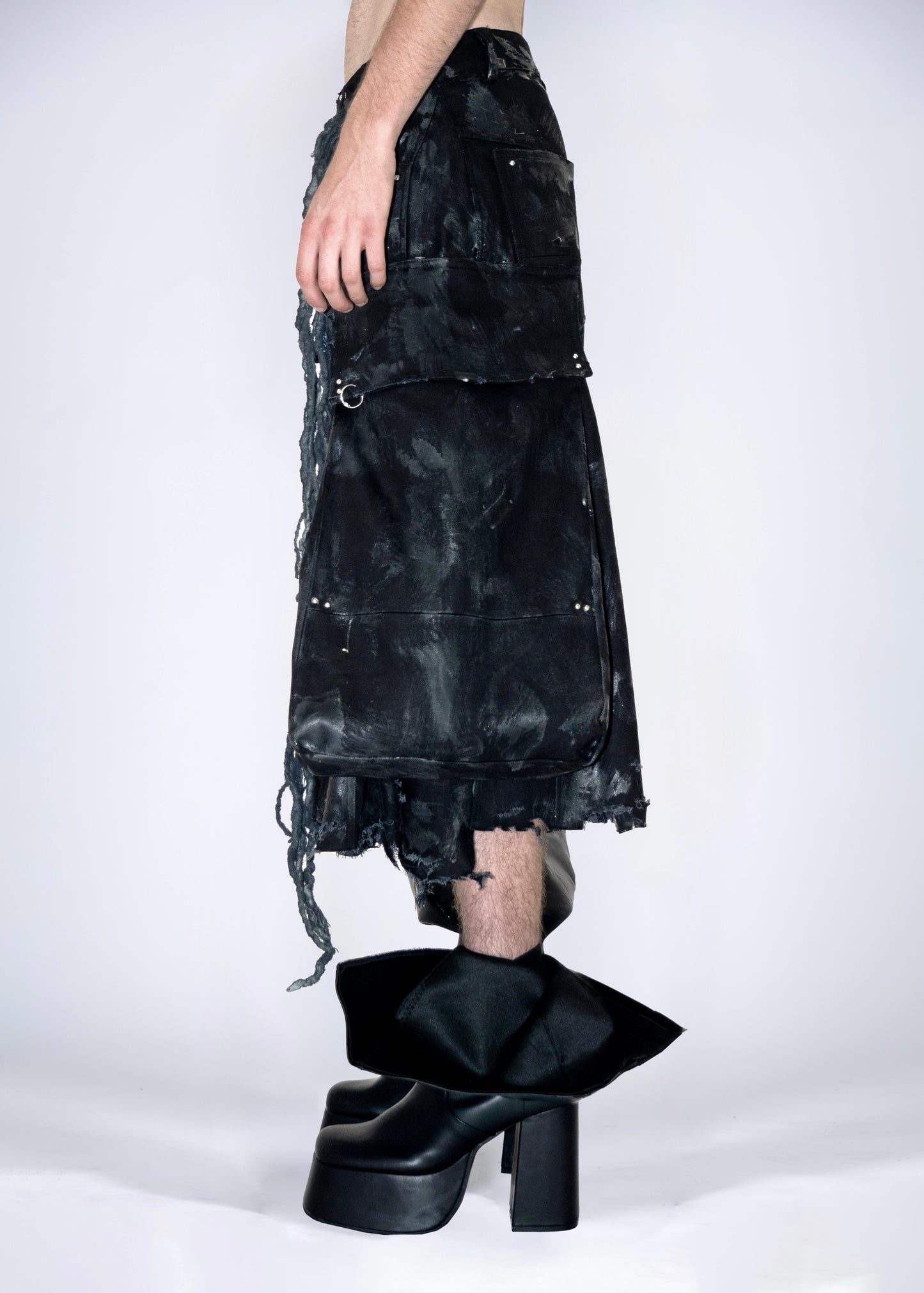 Unisex decomposing maxi cargo shorts